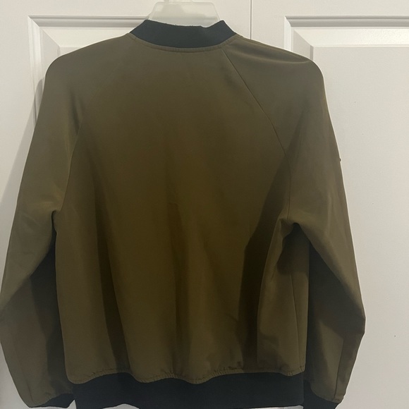 a greenish jacket - Picture 2 of 2